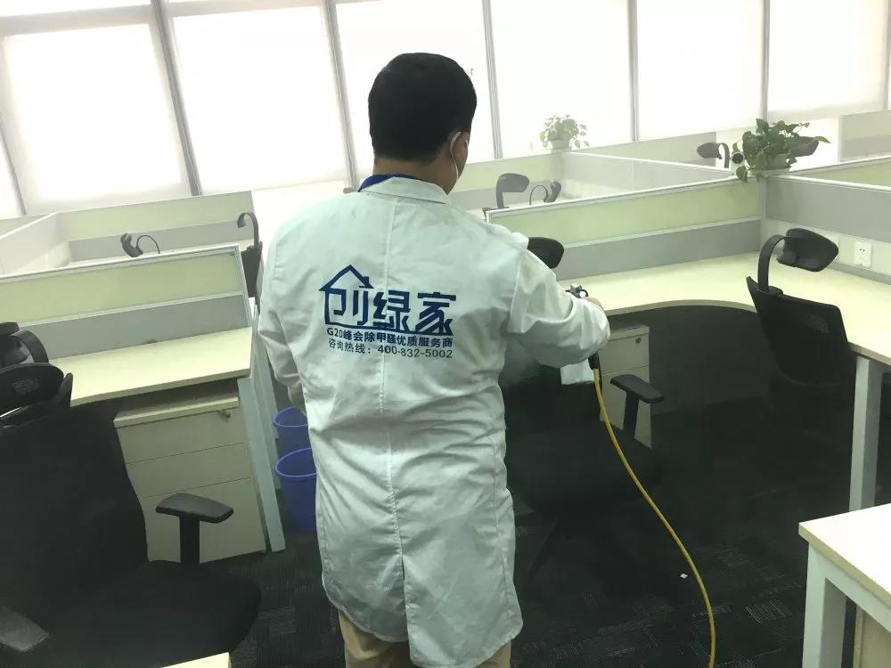 完美日記是一個(gè)國(guó)產(chǎn)大眾美妝品牌，價(jià)格良心堪稱國(guó)貨之光，也深受年輕人喜愛。