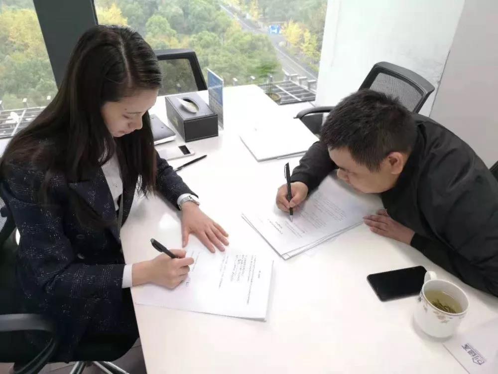 熱烈祝賀裴總簽約創(chuàng)綠家江蘇省鎮(zhèn)江市區(qū)級(jí)代理！