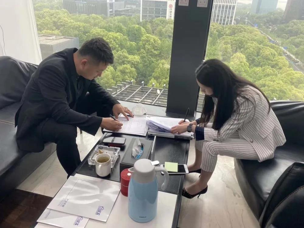 熱烈祝賀徐總劉總簽約創(chuàng)綠家中華人民共和國香港特別行政區(qū)代理！