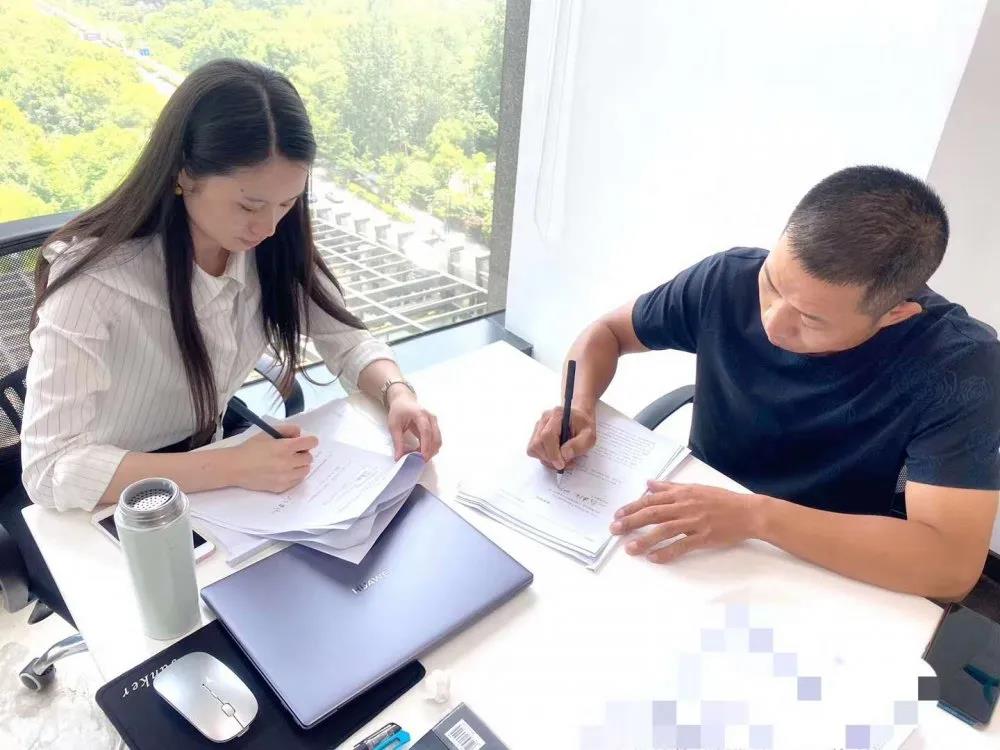 熱烈祝賀張總簽約創(chuàng)綠家湖北省咸寧市縣級代理！