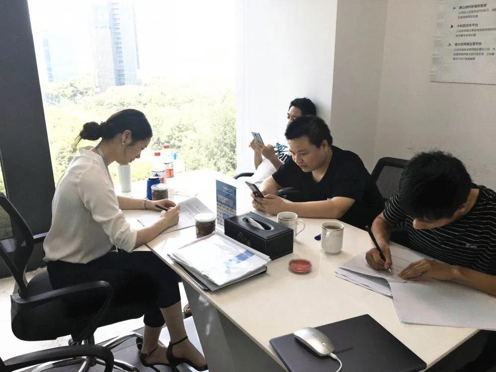 熱烈祝賀余總曾總簽約創(chuàng)綠家浙江省衢州市區(qū)級代理！