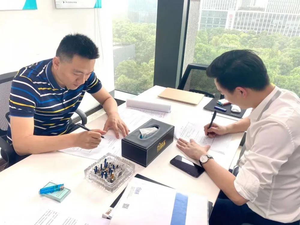 熱烈祝賀陳總簽約創(chuàng)綠家江蘇省鹽城市區(qū)級(jí)代理！