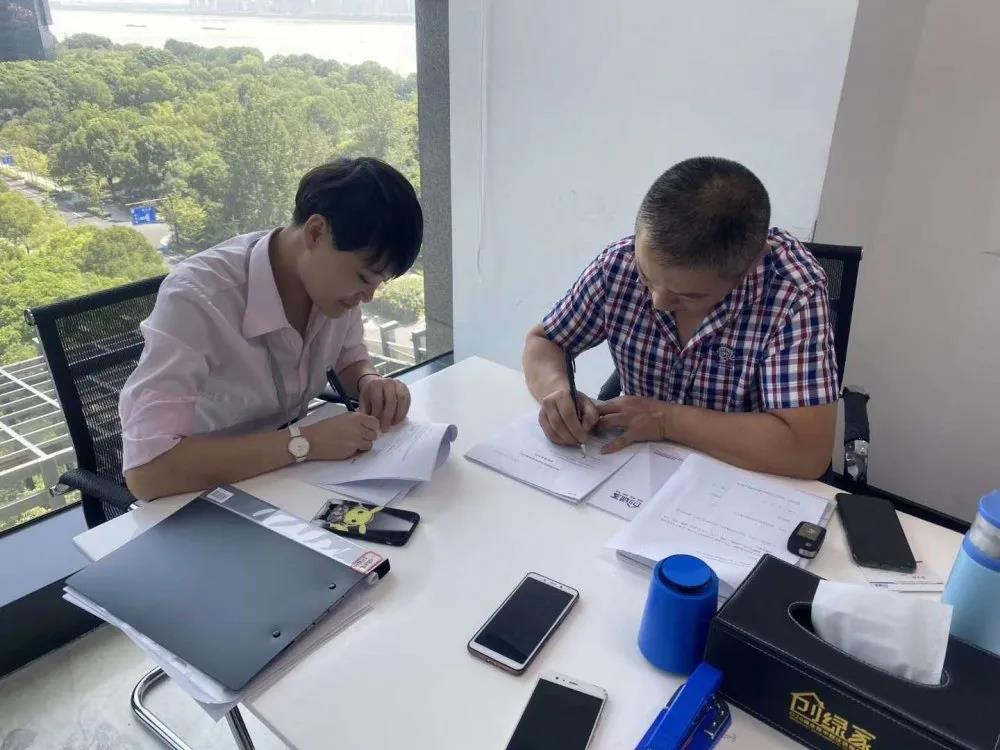 熱烈祝賀董總簽約創(chuàng)綠家浙江省區(qū)級代理！