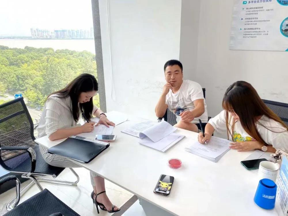 熱烈祝賀高總夫婦簽約創(chuàng)綠家河北省張家口市區(qū)級代理！