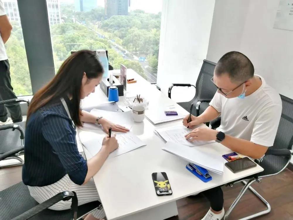 熱烈祝賀李總簽約創(chuàng)綠家福建省莆田市區(qū)級代理！