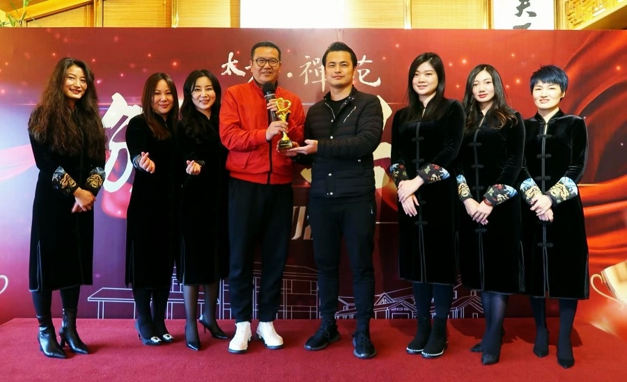  阿里巴巴太極禪苑授予創(chuàng)綠家“年度精誠合作獎(jiǎng)”，***書法家葉根友先生親筆題字