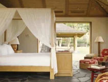 客廳打造出熱帶風(fēng)格，卻帶來更嚴(yán)重的裝修污染