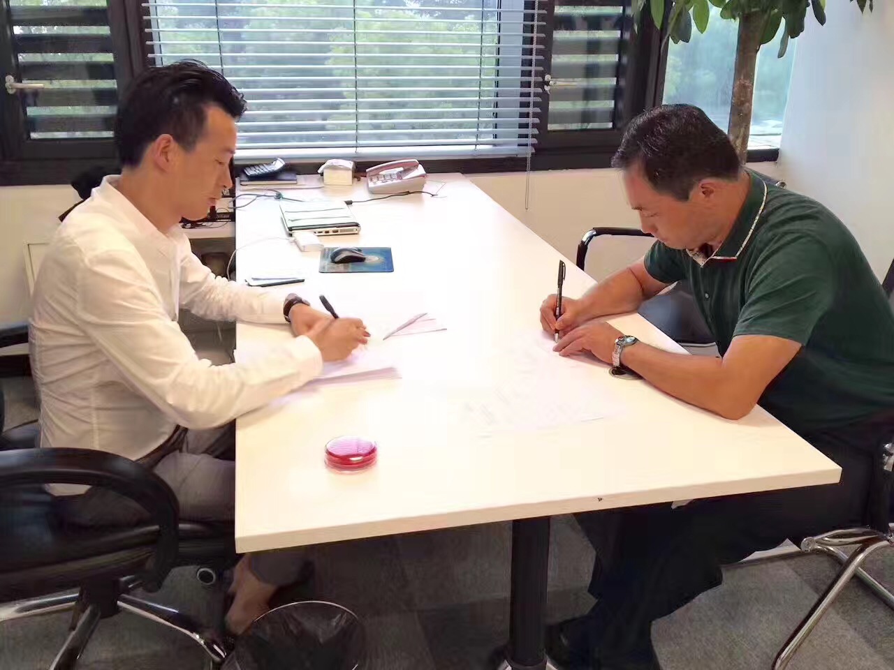 熱烈祝賀北京大興梁總簽約創(chuàng)綠家！